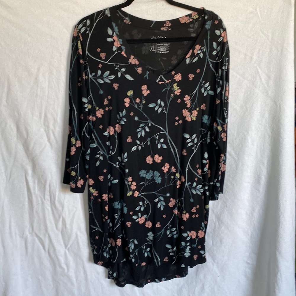 Latched Mama Flowered long sleeved nursing top XL EUC